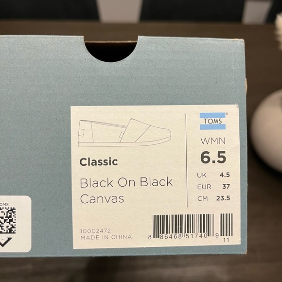 BNIB Toms Slip On - Picture 11 of 11